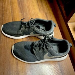 Black Nike Shoes in Size 5/38